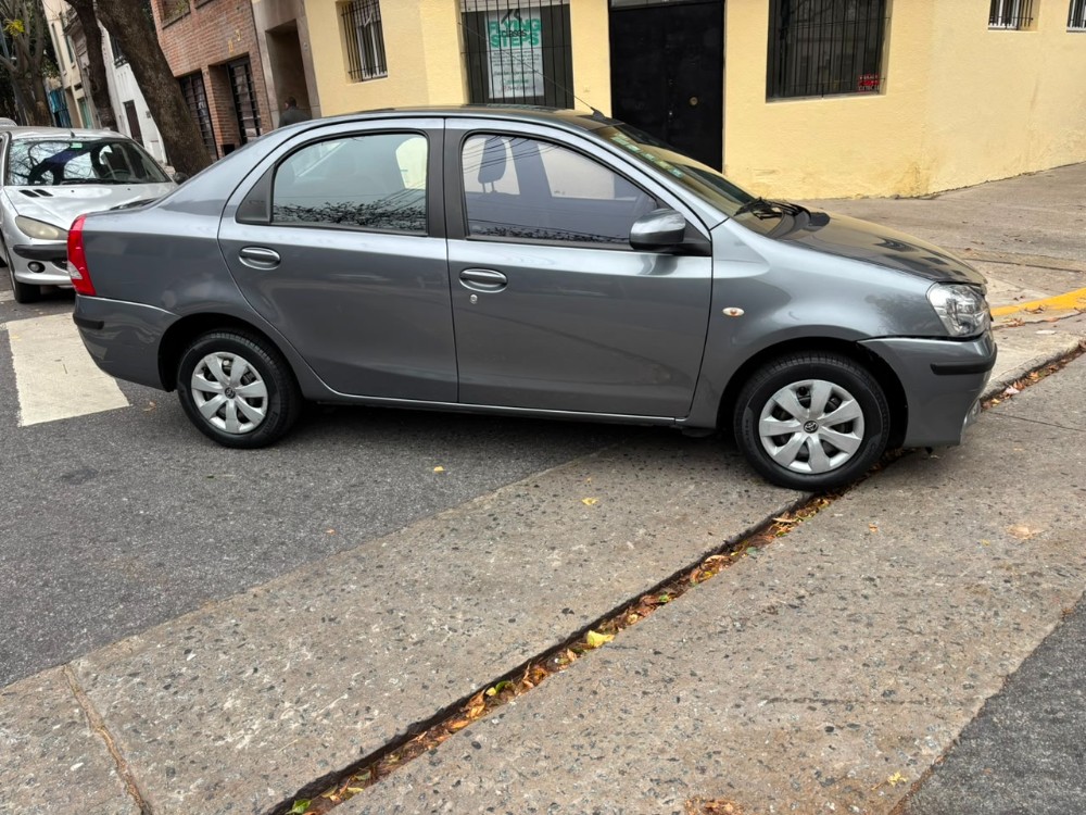 Toyota Etios 1.5 sedan Xs — foto 4